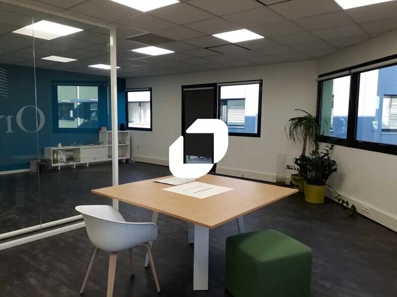 Bureau dans Canéjan à louer - Photo de l’immeuble – Image 3 sur 14