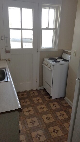 104 Arden St, Waterloo, IA à vendre - Photo de l’immeuble – Image 2 sur 6
