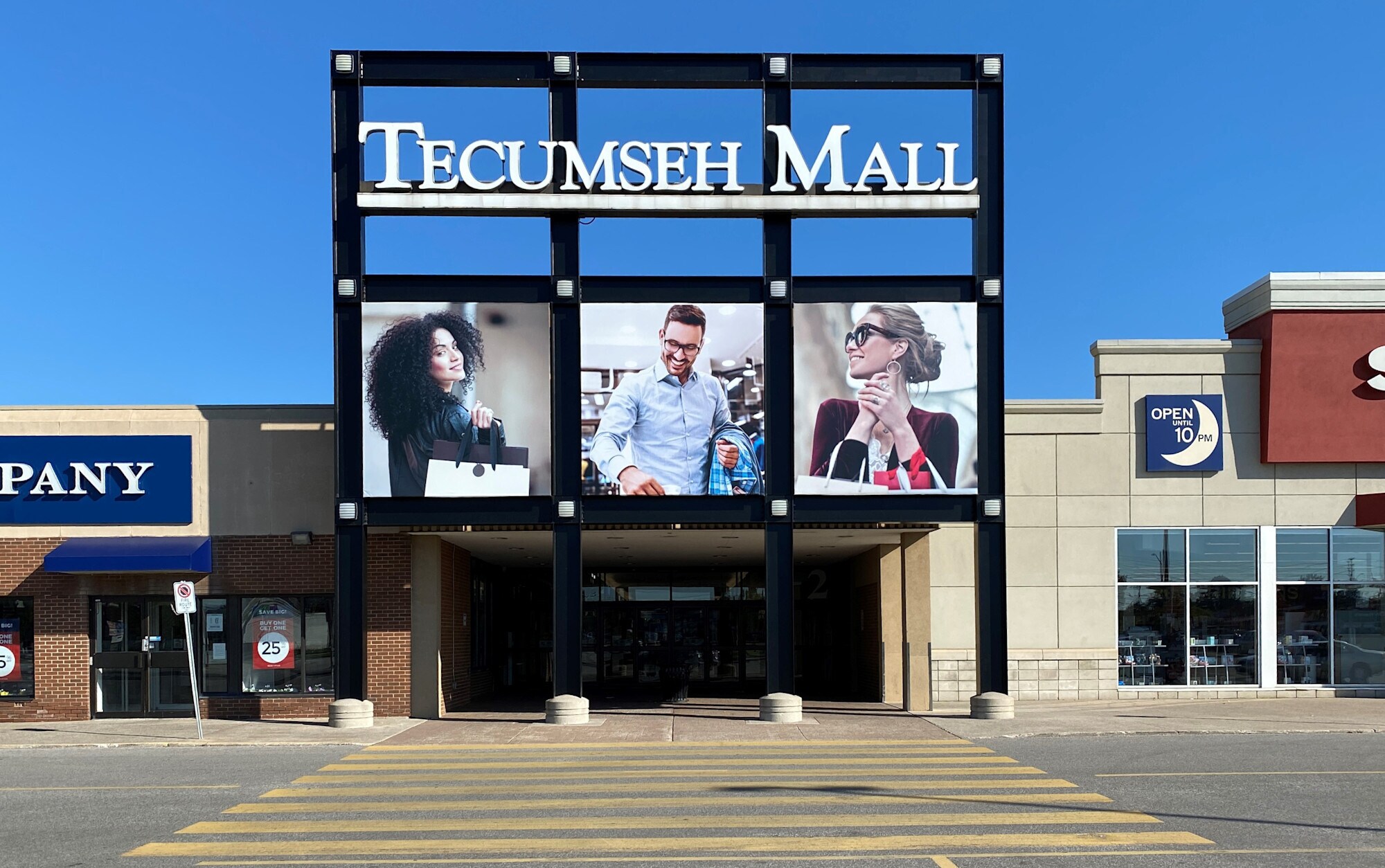 7654 Tecumseh Rd E, Windsor, ON à louer Photo de l’immeuble– Image 1 sur 2