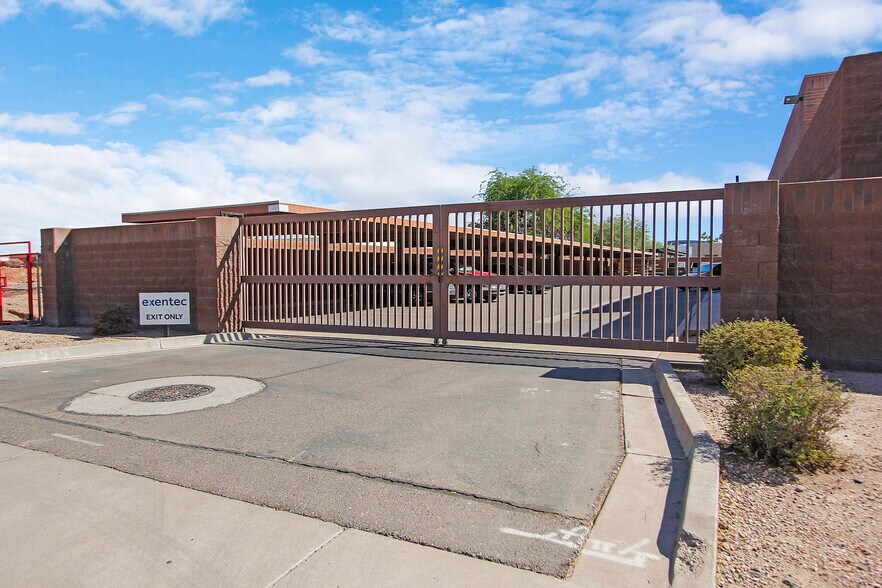 3451 E Harbour Dr, Phoenix, AZ à vendre - Photo de l’immeuble – Image 3 sur 8