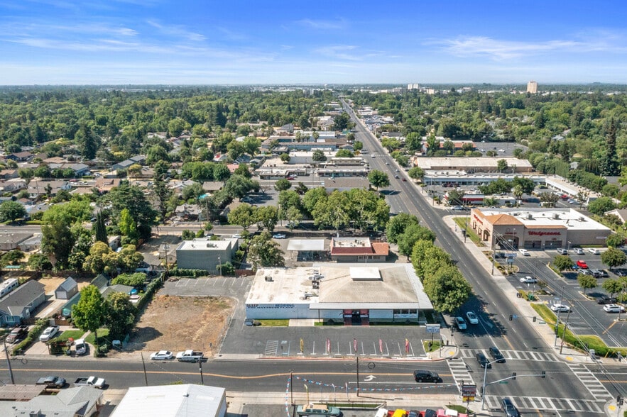 1120 McHenry Ave, Modesto, CA à vendre - Photo de l’immeuble – Image 3 sur 15