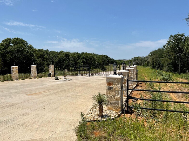 1657 Private Access 60200, Burleson, TX à vendre - Photo de l’immeuble – Image 3 sur 19