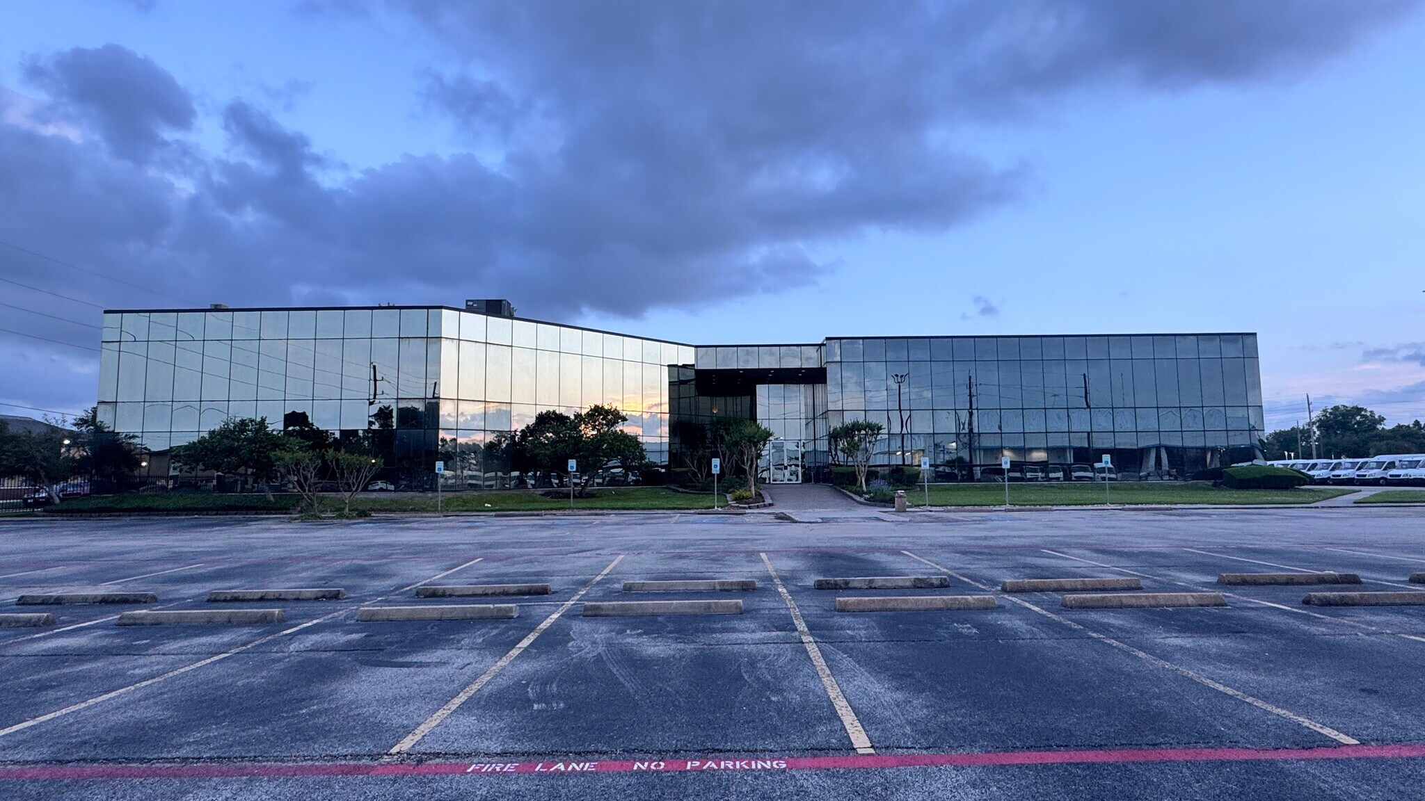 211 Highland Cross Dr, Houston, TX à louer Photo principale– Image 1 sur 24