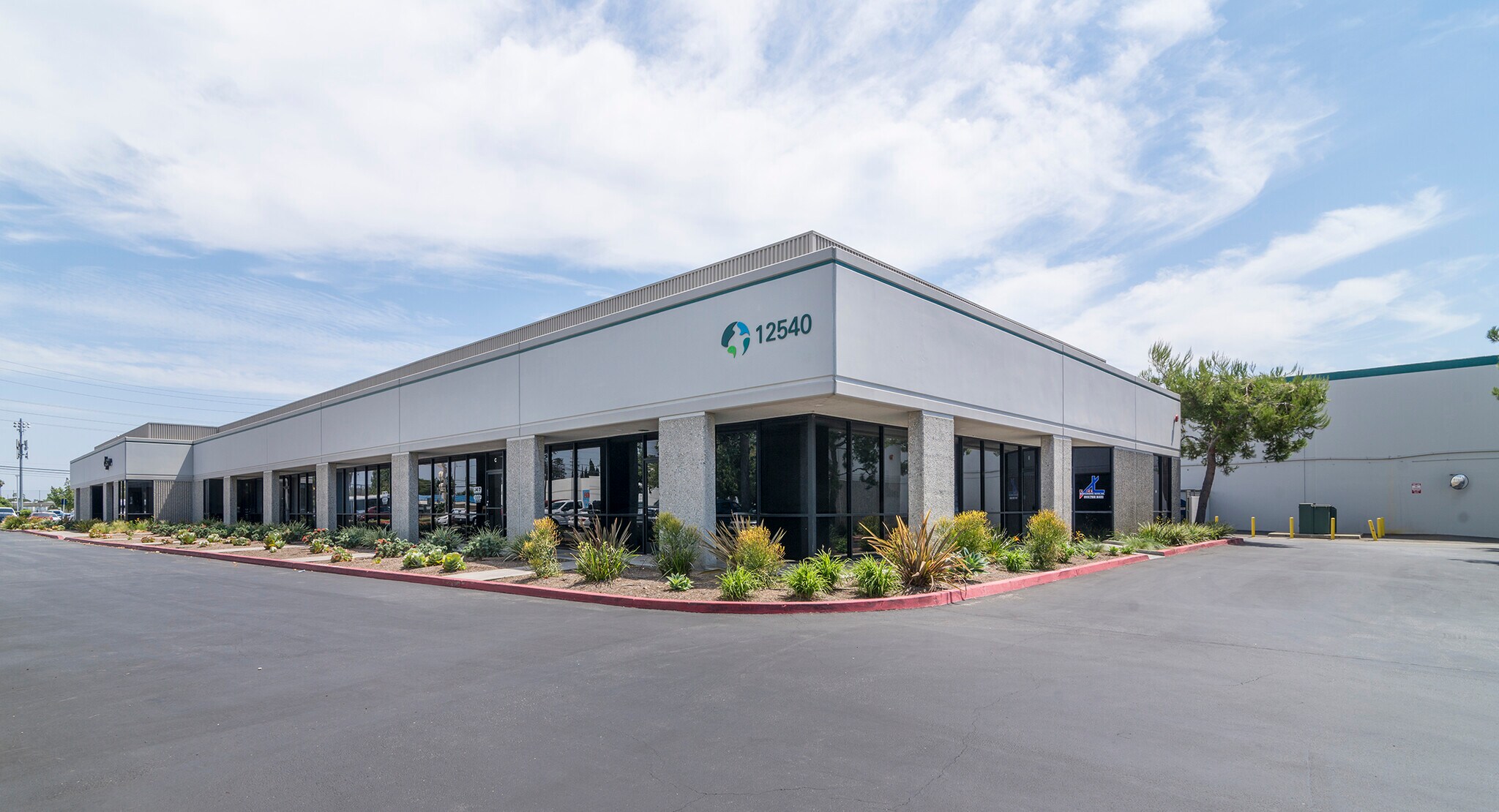 12540 Slauson Ave, Santa Fe Springs, CA à louer Photo de l’immeuble– Image 1 sur 2