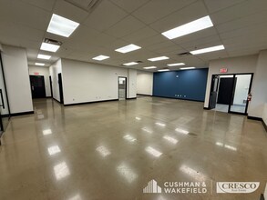 7635 Hub Pky, Valley View, OH à louer Photo intérieure– Image 2 sur 5