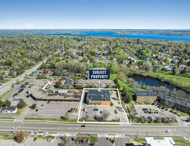 915 Wildwood Rd, White Bear Lake, MN à vendre - Photo de l’immeuble – Image 2 sur 2