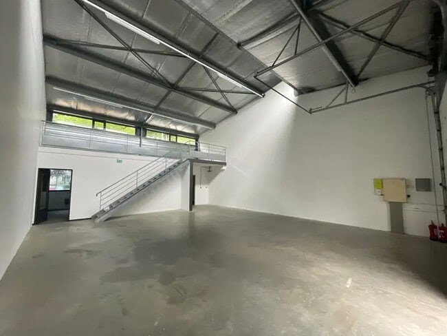 Plus de détails pour Bureau, Local d'activités à louer