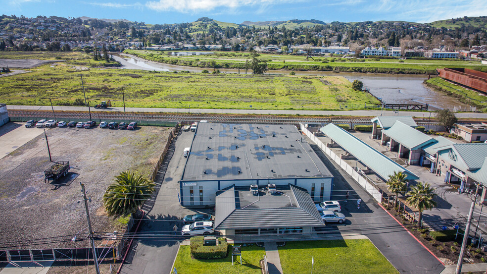 660 Lakeville St, Petaluma, CA à vendre - Aérien – Image 3 sur 8