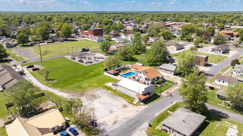 605 S Laurel St, Staunton, IL à vendre - Photo de l’immeuble – Image 2 sur 27