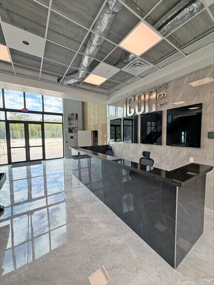 4560 W Irlo Bronson Memorial, Kissimmee, FL à louer - Photo de l’immeuble – Image 2 sur 5