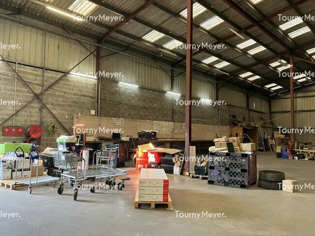 Plus de détails pour Local d'activités à louer