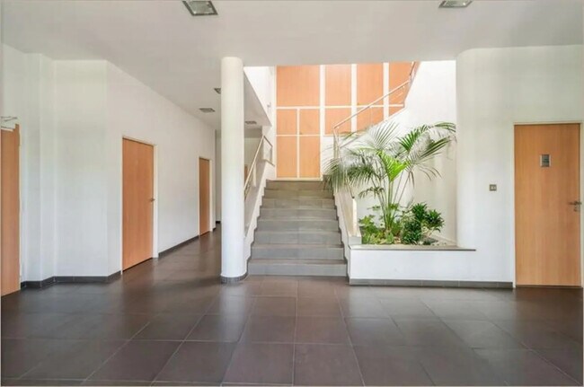 Plus de détails pour 2-4 Rue Maryse Hilsz, Toulouse - Bureau à louer