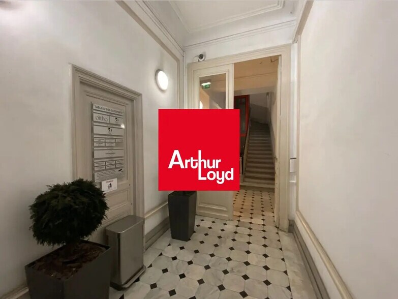 Bureau dans Marseille à louer - Hall d’entrée – Image 1 sur 8
