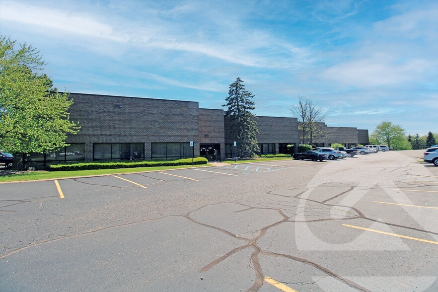 37840-37890 Interchange Drive, Farmington Hills, MI à vendre - Photo de l’immeuble – Image 2 sur 8