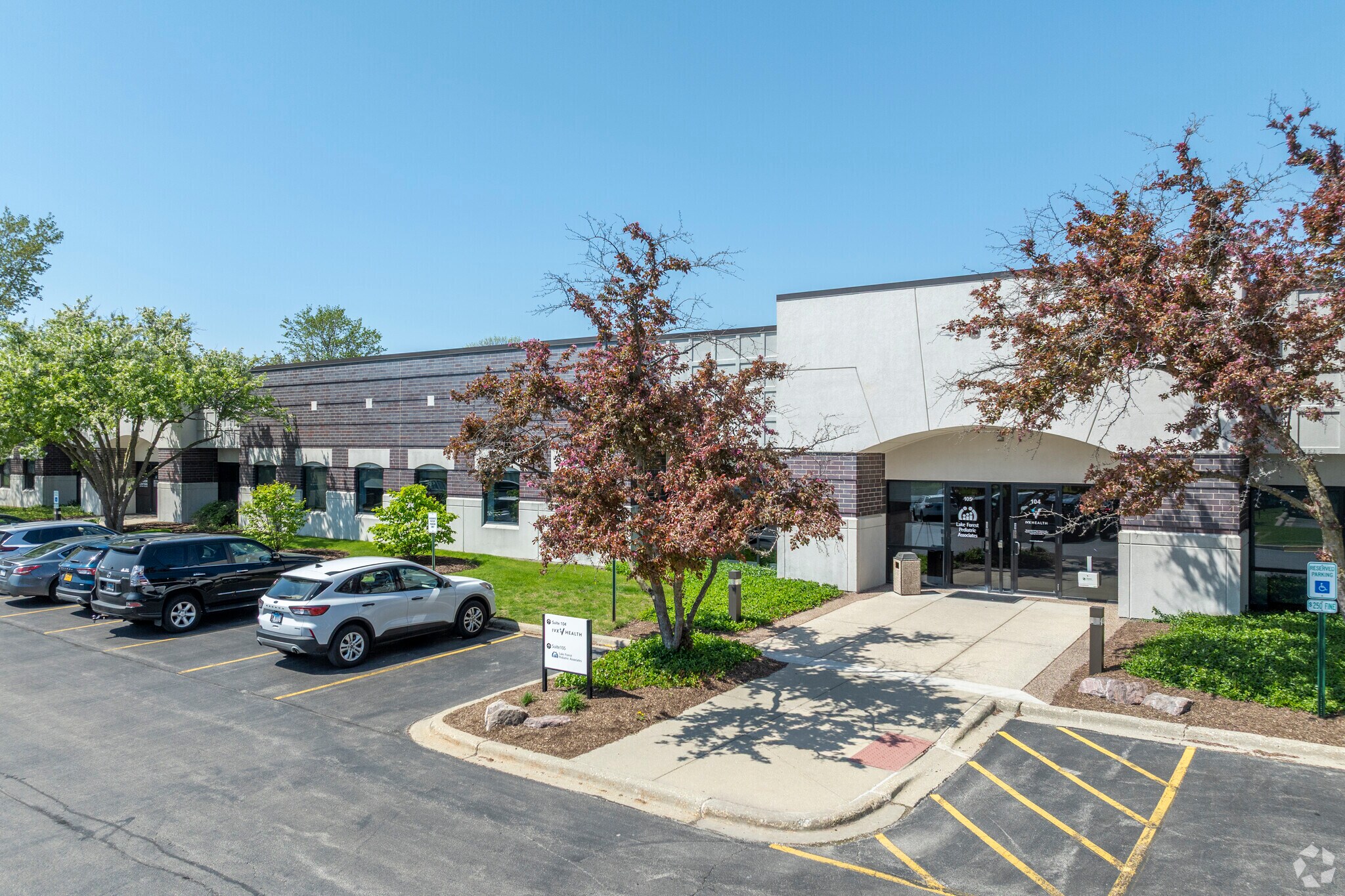 565 Lakeview Pky, Vernon Hills, IL à vendre Photo principale– Image 1 sur 19