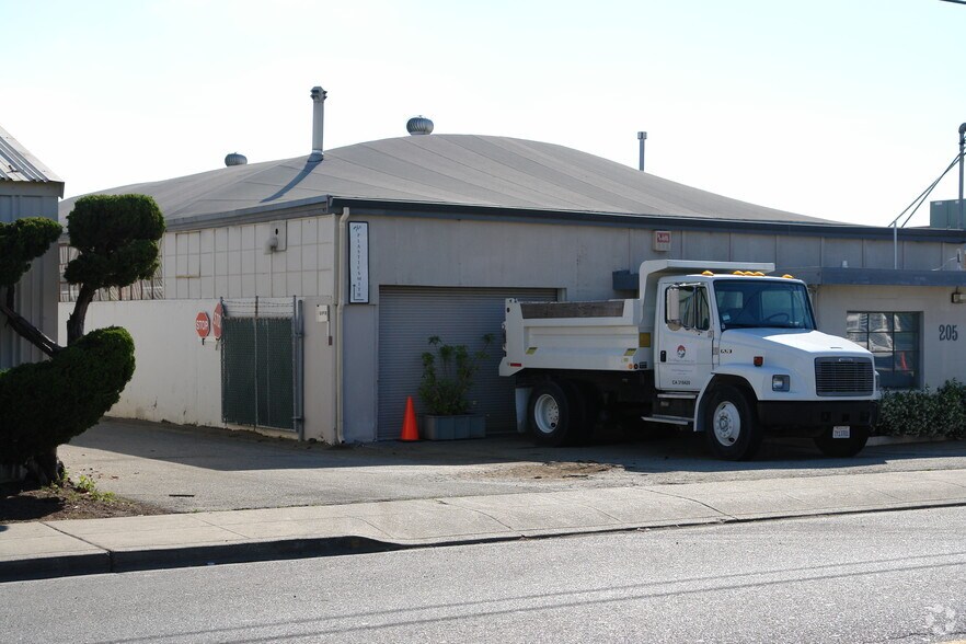 205 Old County Rd, San Carlos, CA à louer - Photo de l’immeuble – Image 2 sur 2