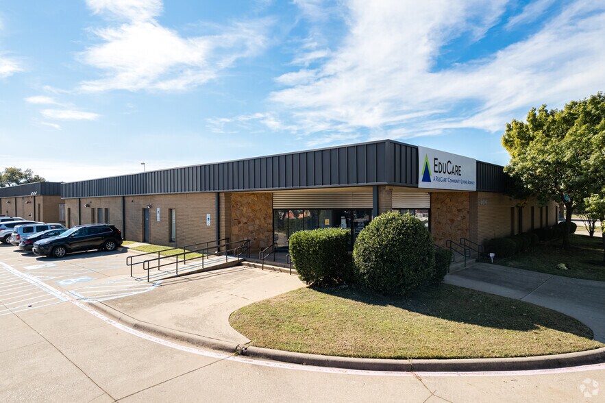 3600 E McKinney St, Denton, TX à vendre - Photo principale – Image 1 sur 6