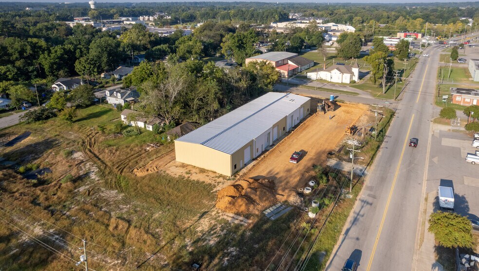 904 E Russell St, Fayetteville, NC à louer - Photo de l’immeuble – Image 3 sur 14