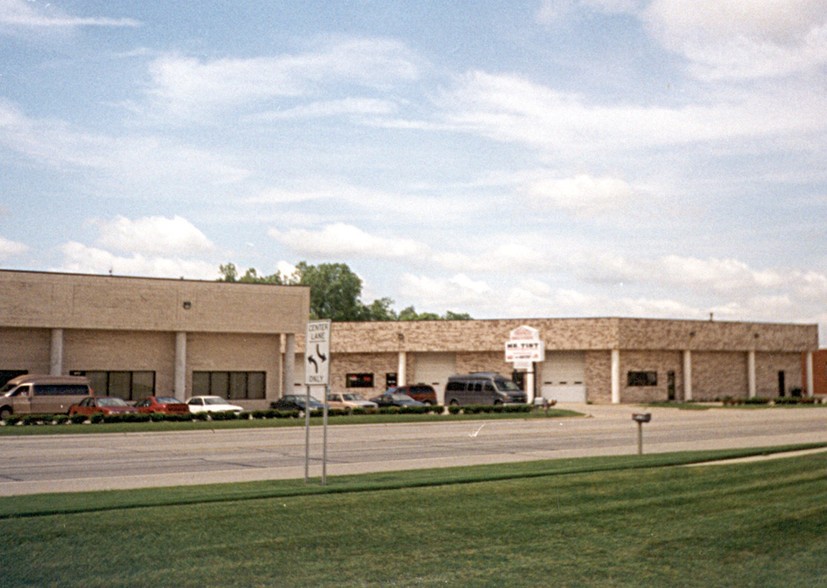 43917-43939 N Groesbeck Hwy, Clinton Township, MI à louer - Photo principale – Image 1 sur 2
