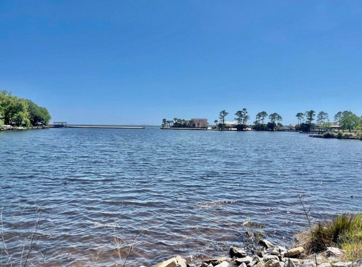 34 Meigs Dr, Shalimar, FL à vendre Photo principale– Image 1 sur 2