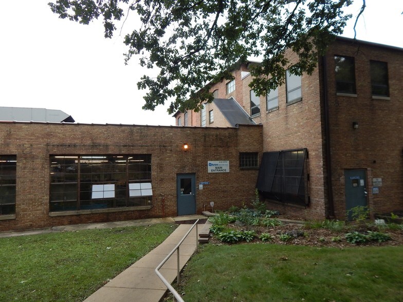 911 N Lake St, Aurora, IL à louer - Photo de l’immeuble – Image 1 sur 63