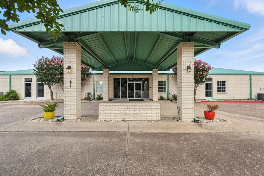 551 Bluebird Ln, Red Oak, TX à vendre - Photo de l’immeuble – Image 2 sur 78