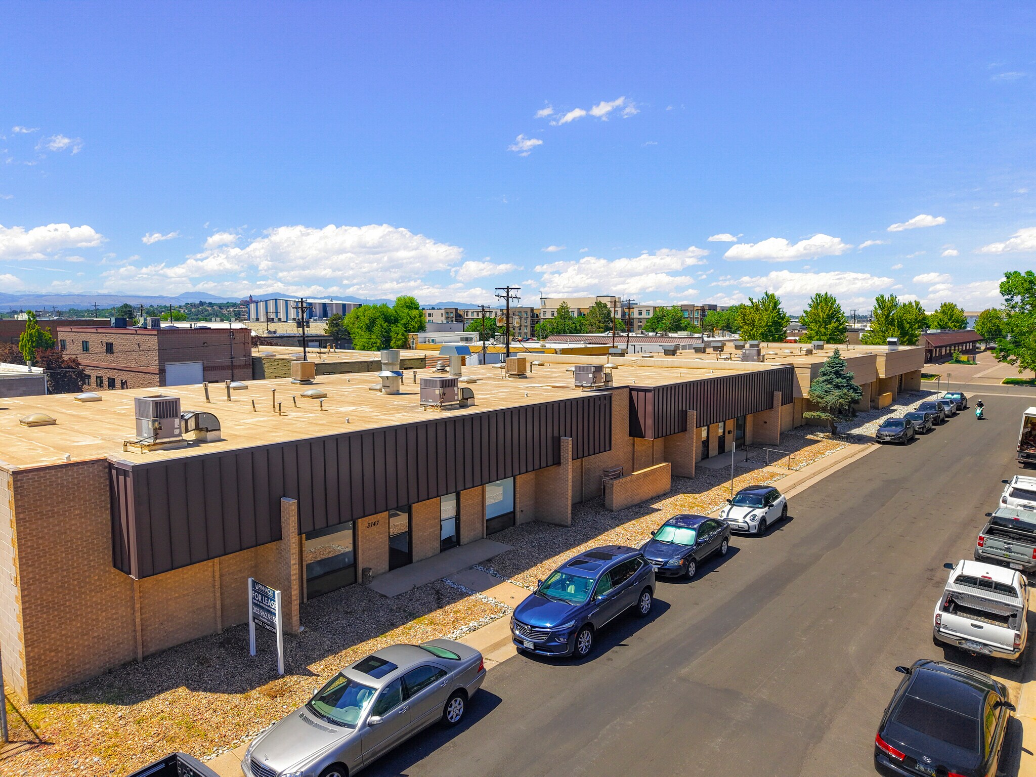 3737-3747 S Inca St, Englewood, CO à louer Photo de l’immeuble– Image 1 sur 5