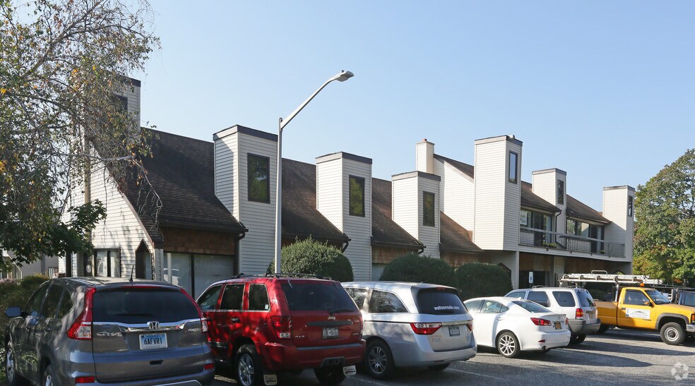 24 Bellemeade Ave, Smithtown, NY à louer - Photo principale – Image 1 sur 15