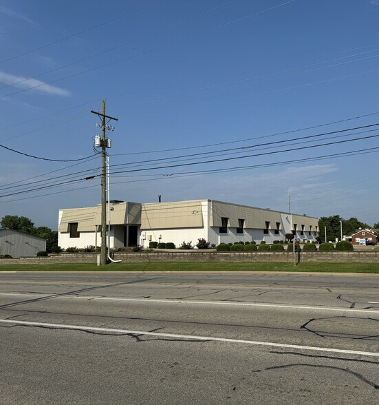 2750 N Burkhardt Rd, Evansville, IN à louer - Photo de l’immeuble – Image 1 sur 6