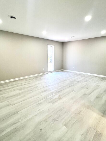 1323 Platt Springs Rd, West Columbia, SC à louer - Photo de l’immeuble – Image 1 sur 2