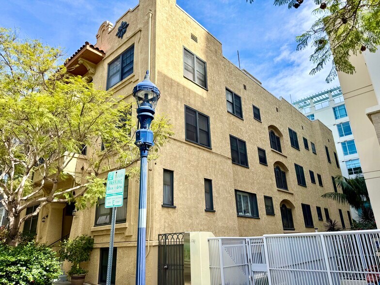 1541 8th Ave, San Diego, CA à vendre - Photo principale – Image 2 sur 20