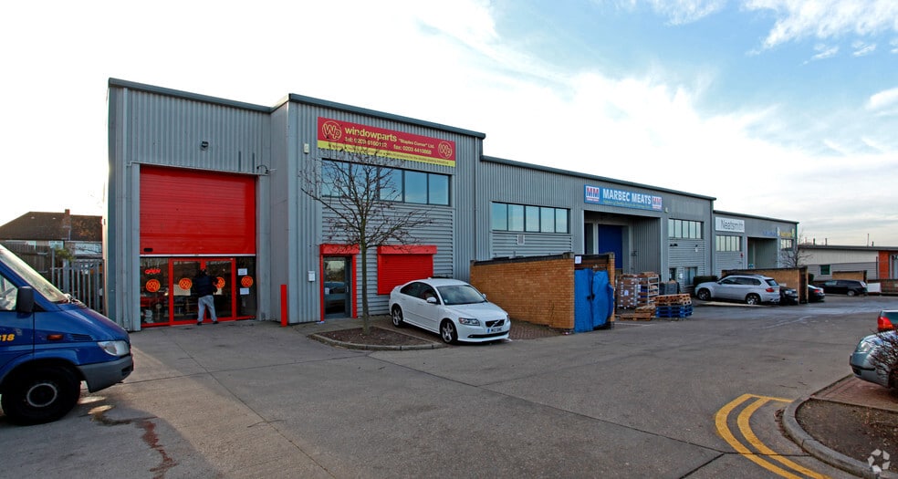 Apsley Way, Londres à louer - Photo principale – Image 1 sur 2