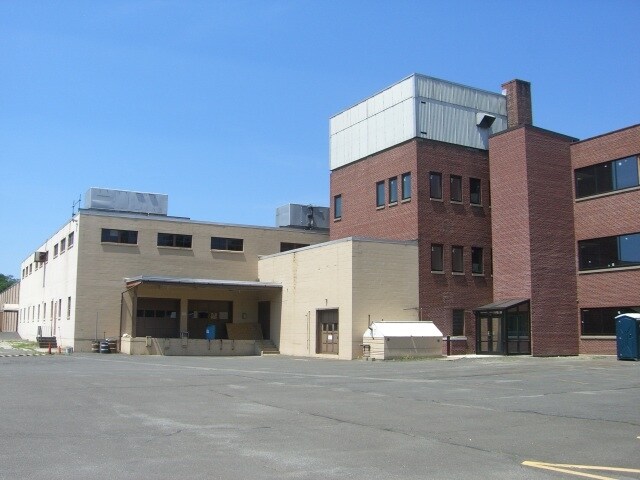 48 Shelter Rock Rd, Danbury, CT à vendre - Photo de l’immeuble – Image 2 sur 2