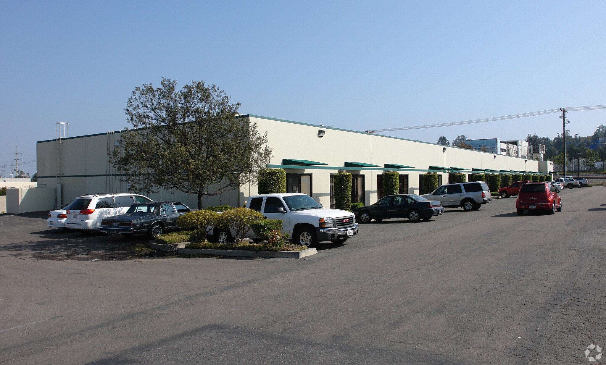 1914 W Mission Rd, Escondido, CA à louer Photo de l’immeuble– Image 1 sur 8