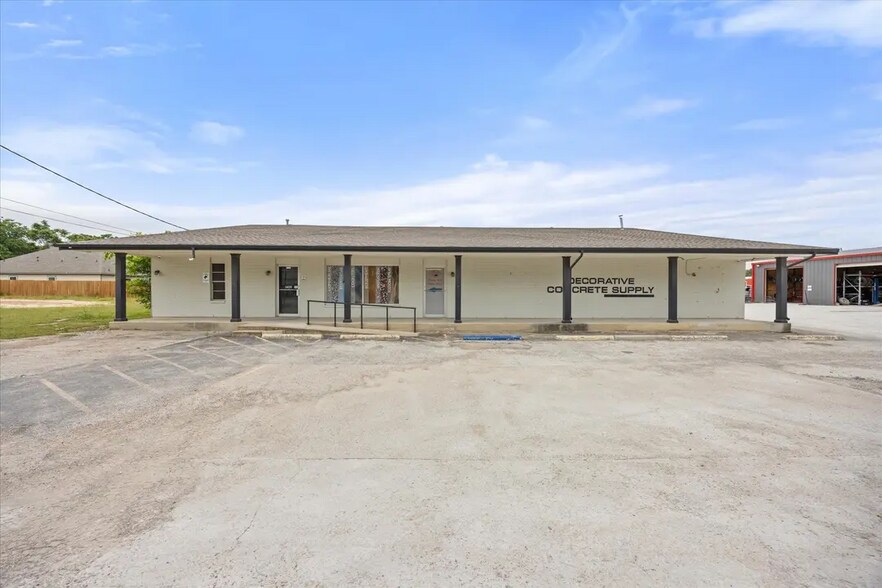 1409 NE Barnard St, Glen Rose, TX à vendre - Photo de l’immeuble – Image 2 sur 37
