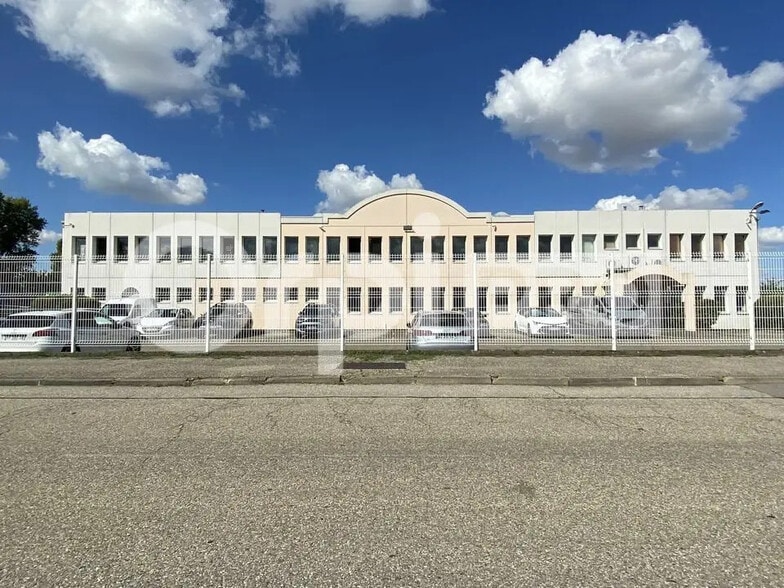 Bureau dans Saint-Symphorien-d'Ozon à louer - Photo de l’immeuble – Image 2 sur 11