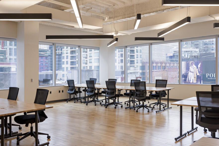 111 W Illinois St, Chicago, IL à louer - Photo de l’immeuble – Image 1 sur 12