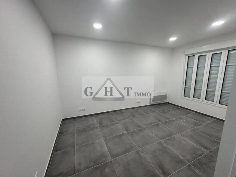 Local commercial dans Bagneux à vendre - Photo de l’immeuble – Image 3 sur 8