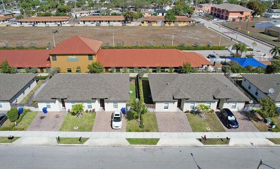 1538 W 26th Ct, Riviera Beach, FL à vendre - Photo de l’immeuble – Image 2 sur 2