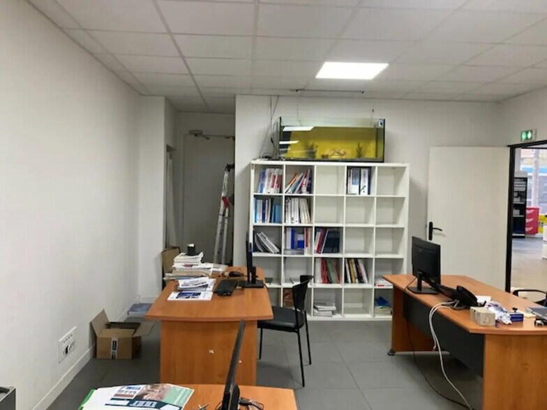 Local commercial dans Paris à louer - Photo de l’immeuble – Image 3 sur 6