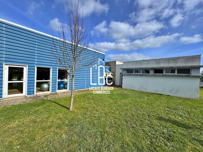 Plus de détails pour 6 Rue De La Petite Croix, Saint-Hilaire-de-Chaléons - Local d’activités à vendre