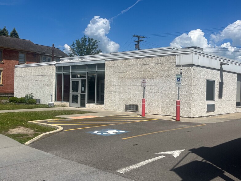 117 W Main St, Endicott, NY à vendre - Photo de l’immeuble – Image 2 sur 27