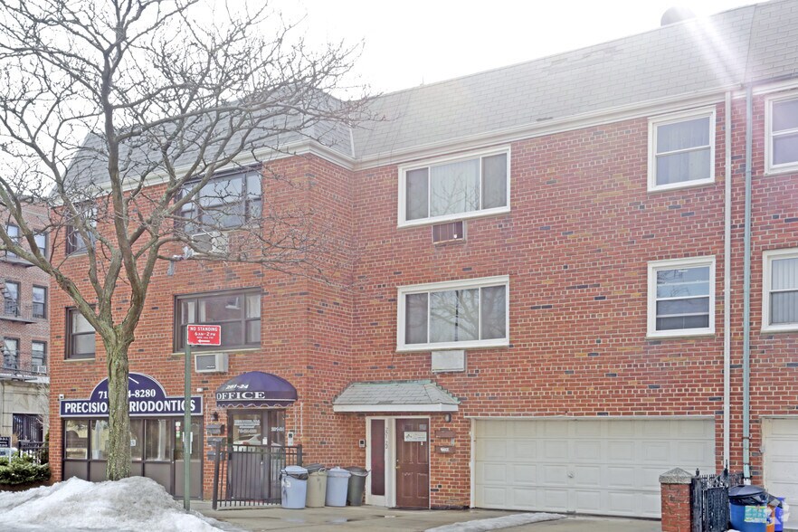 201-24 43rd Ave, Bayside, NY à vendre - Photo de l’immeuble – Image 3 sur 5