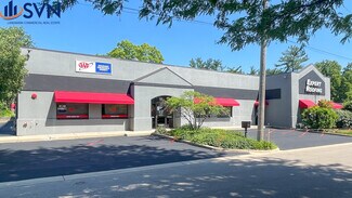 Plus de détails pour 611 E State St, Geneva, IL - Bureau à louer