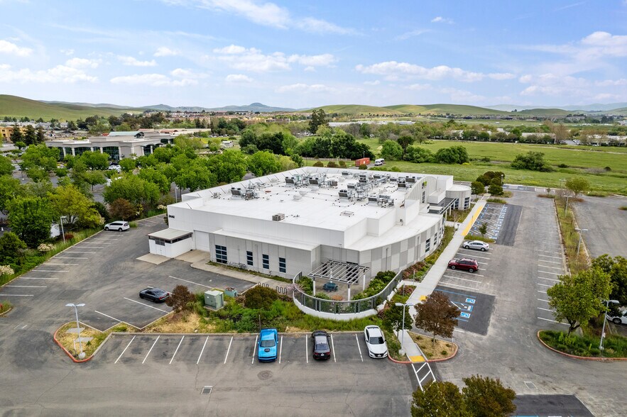 2441 Constitution Dr, Livermore, CA à louer - Photo de l’immeuble – Image 2 sur 6