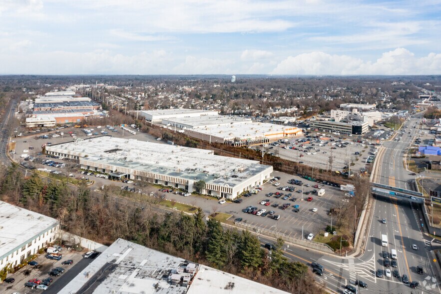575 Underhill Blvd, Syosset, NY à louer - Aérien – Image 2 sur 9