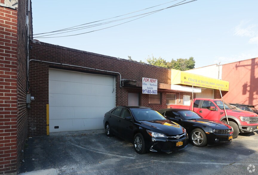 38 Cherry Ln, Floral Park, NY à louer - Photo de l’immeuble – Image 3 sur 4