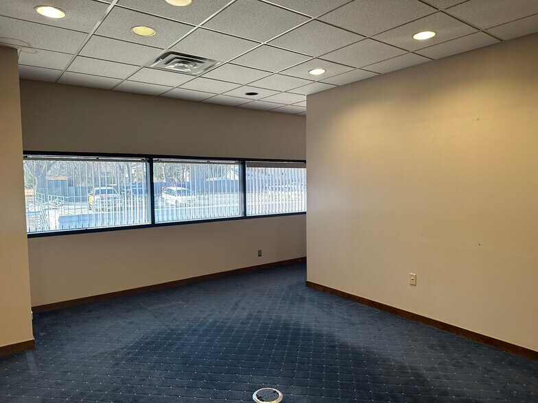 4401-4435 O St, Lincoln, NE à louer - Photo intérieure – Image 2 sur 9