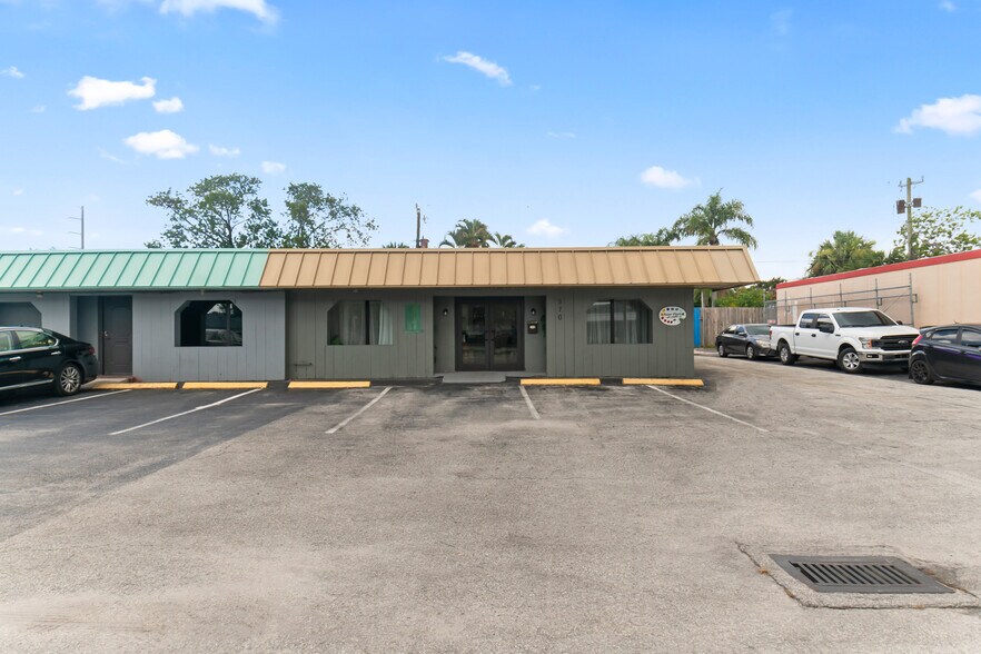 370 E Prospect Rd, Oakland Park, FL à vendre - Photo de l’immeuble – Image 3 sur 26