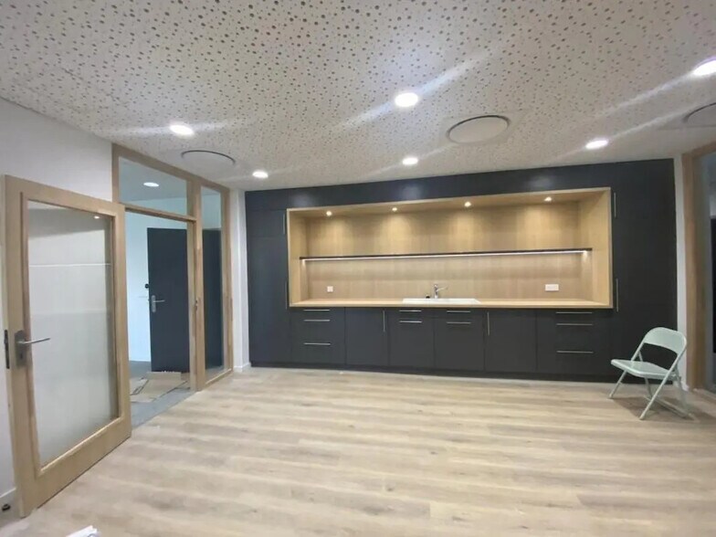 Bureau dans Mont-Saint-Aignan à louer - Photo intérieure – Image 2 sur 4